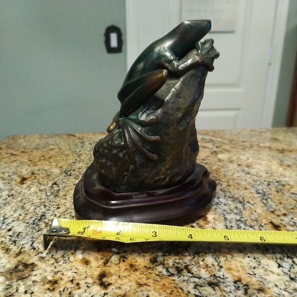 Beautiful Verdigris Bronze Frog on Rock with Wood Base - Picture 10 of 11